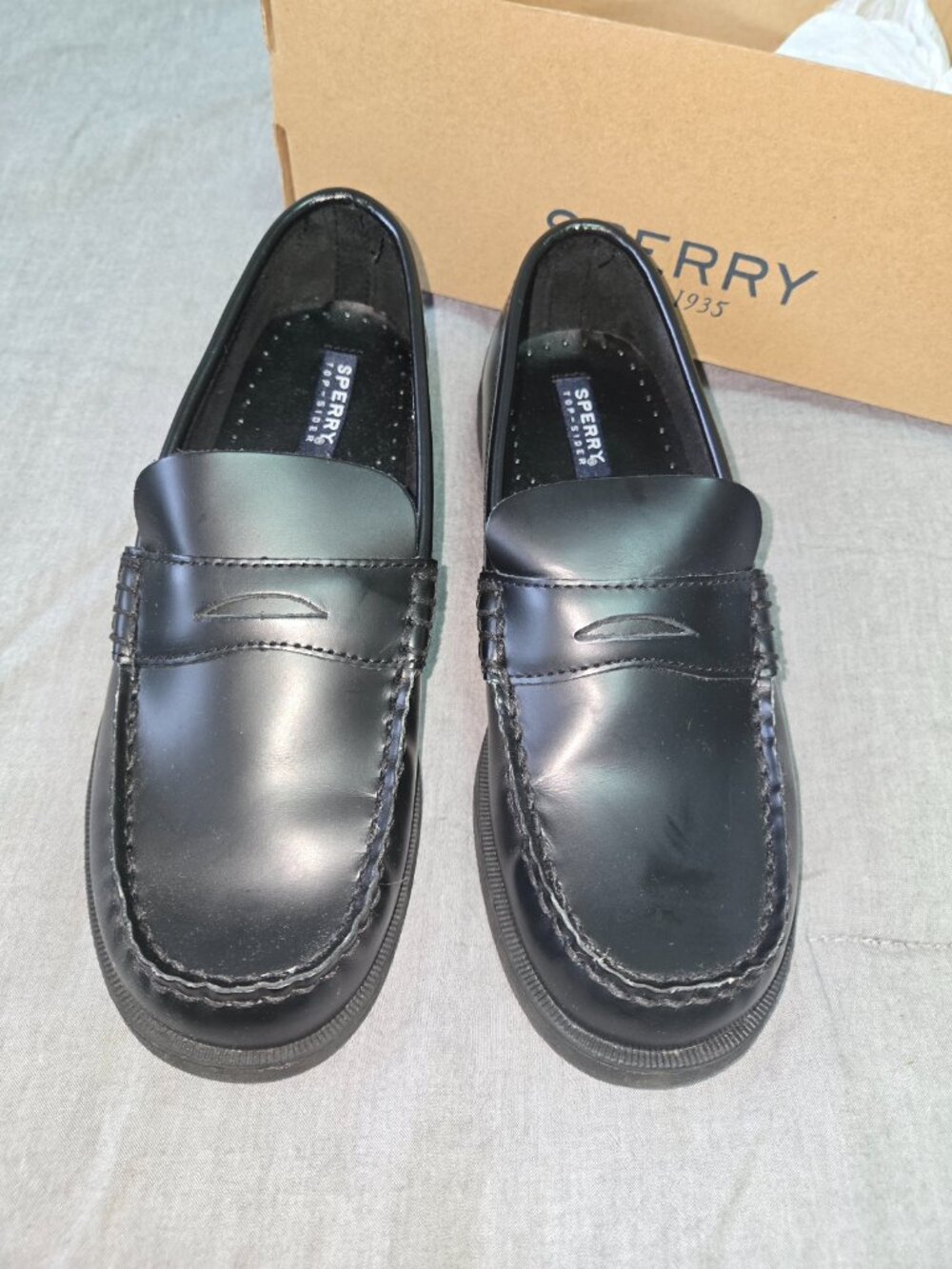 Brand new Sperry Colton Black Leather Penny Loafers in Boys Size 4.5 Medium. - Picture 3 of 6